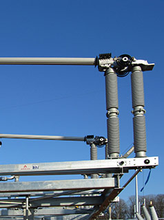 Seccionadores de corte vertical CGVB-08 con interruptor de desconexi&oacute;n de hasta 345 kV 01